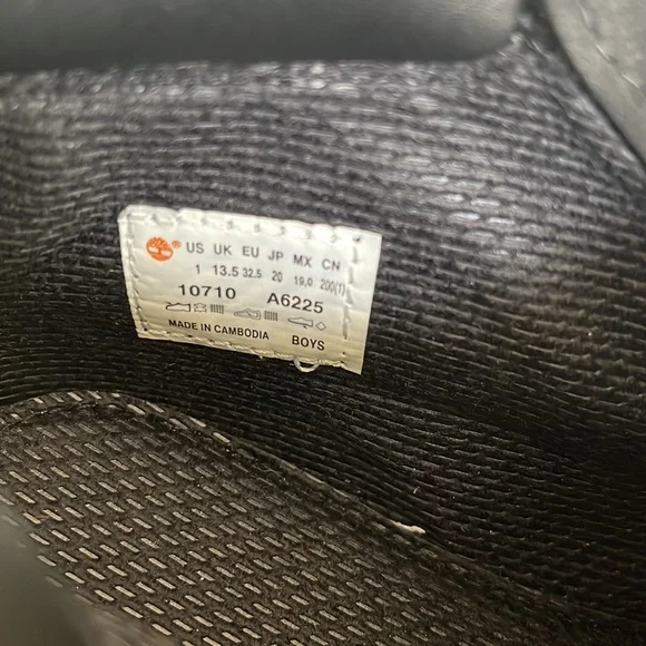 Timberland Classic Boot Kids size 1 - Picture 6 of 8